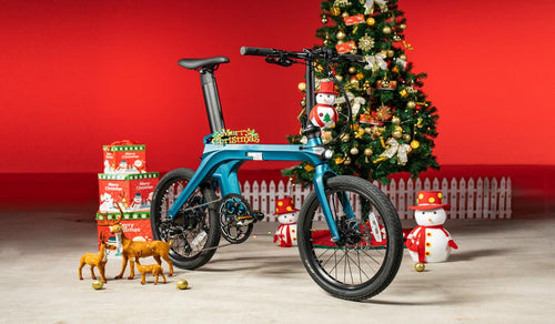 Fiido x elektrische fiets geparkeerd voor kerstcadeaus