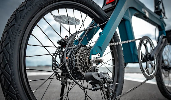 De afbeelding toont de motor van de Fiido X elektrische fiets.