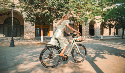 Lichtgewicht Fiido C700 e-bike met riemaandrijving en een strak, minimalistisch frameontwerp