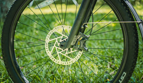 Spaak van het wiel van de Fiido Nomads touring elektrische fiets