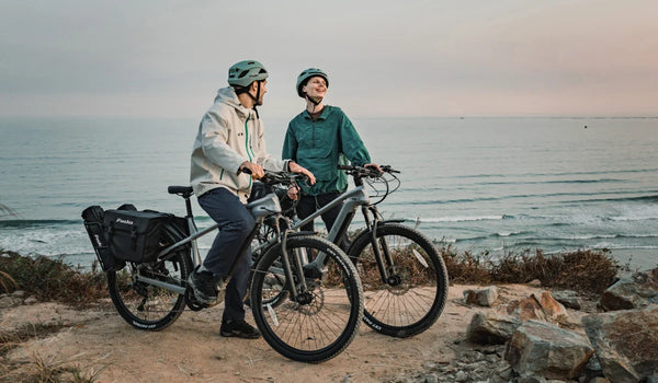 Stel op een Fiido Nomads Pro e-bike op een offroad-bergpad